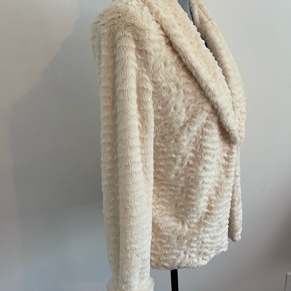 Forever 21 Cream Faux Fur Jacket - Picture 5 of 12